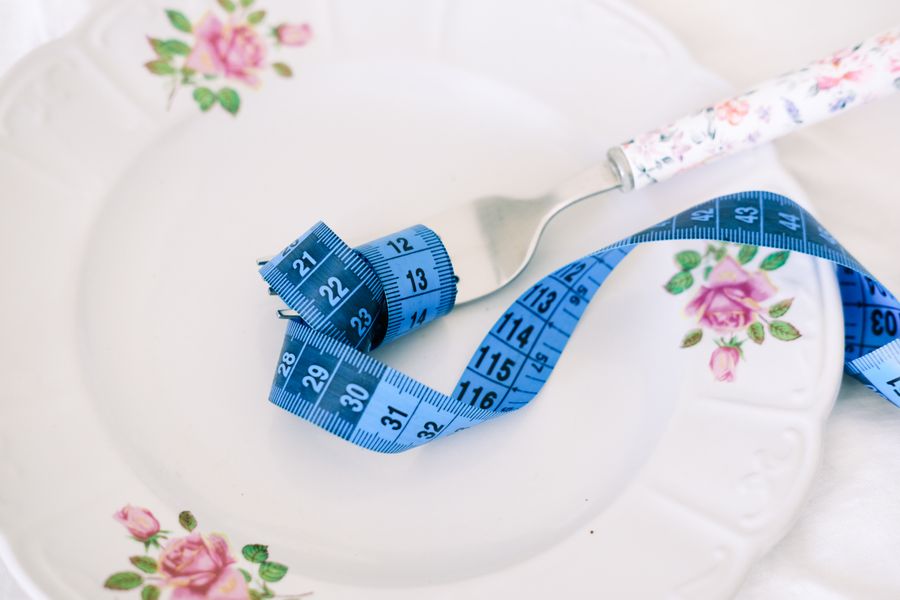 Portion-control plate with measuring tape