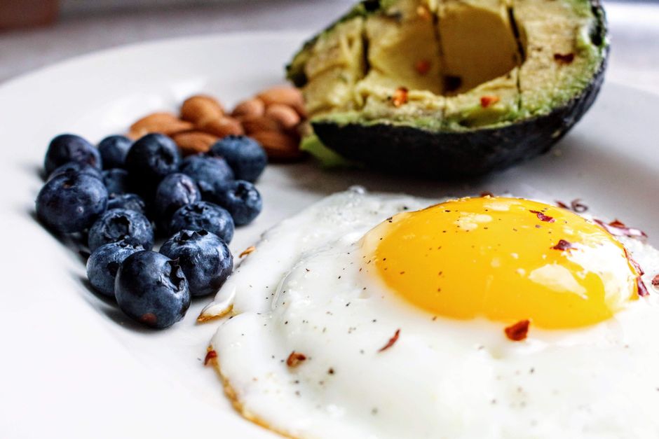 Keto breakfast of eggs and berries