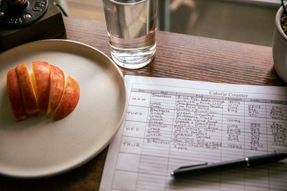 Apple slices beside a calorie-counting form